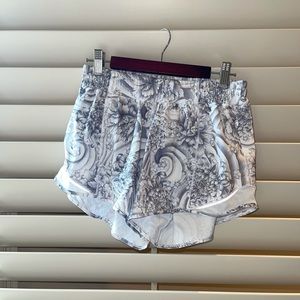 Lululemon Hotty-Hot Short 4” Tall